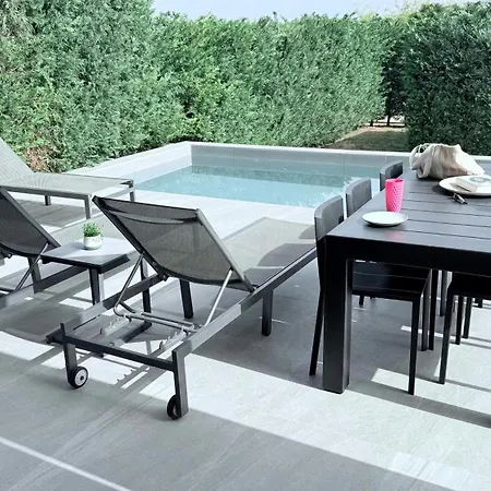فيلة Toocoool - Azure Seaview بروتاراس